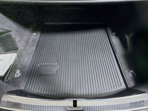 Used 2023 Audi A8 L 3.0T AWD/4WD image 34