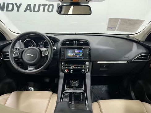 Used 2018 Jaguar F-PACE Premium image 21