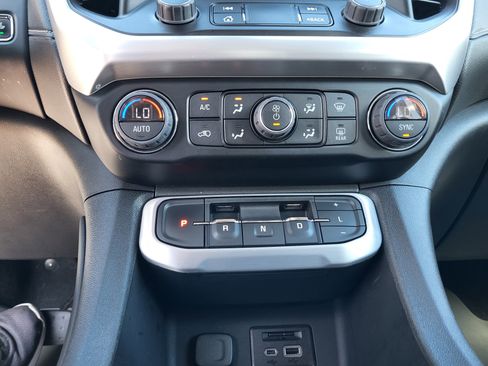 Used 2023 GMC Acadia SLT AWD/4WD image 16