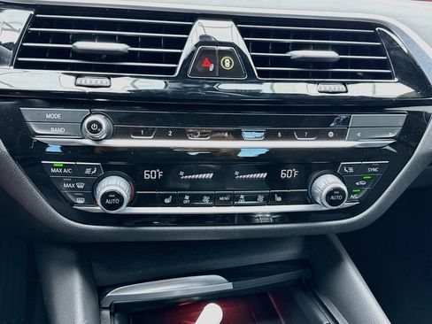 Used 2023 BMW 530i w/ Premium Package RWD image 12