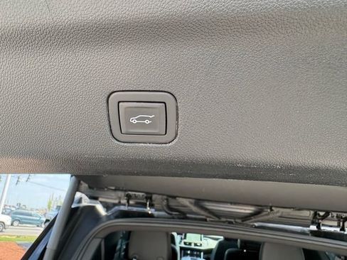 Used 2024 Chevrolet Suburban Z71 w/ Z71 Off-Road Package image 28