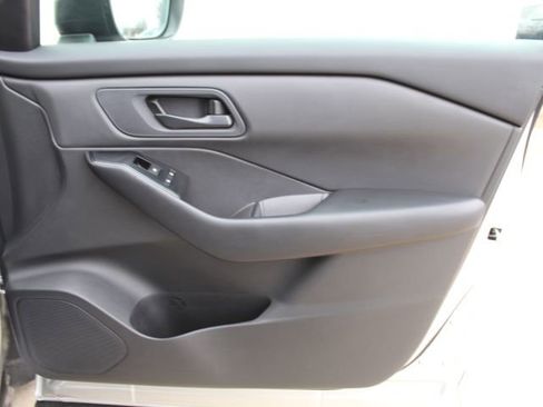 Used 2024 Nissan Rogue S image 35