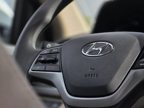 Used 2017 Hyundai Elantra SE FWD image 13