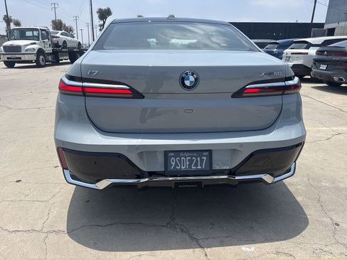 Used 2025 BMW i7 xDrive60 AWD/4WD image 4