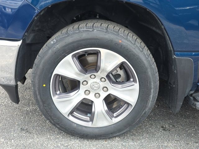 Used 2024 RAM 1500 Laramie AWD/4WD image 5