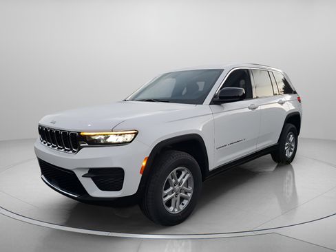 New 2025 Jeep Grand Cherokee Laredo w/ Luxury Tech Group I image 2