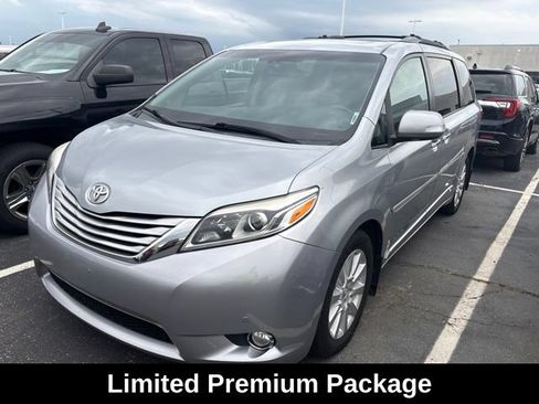Used 2015 Toyota Sienna Limited Premium AWD/4WD image 3
