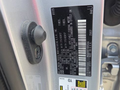 Used 2025 Toyota Corolla Cross LE FWD image 4