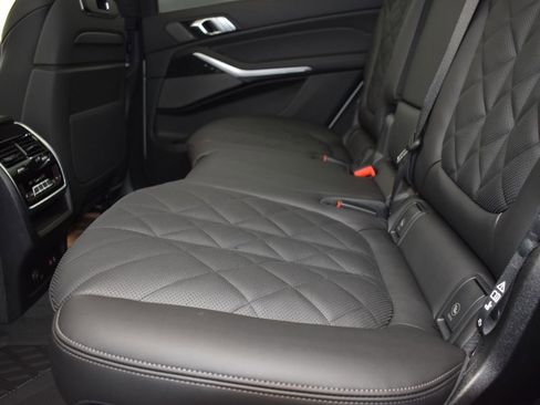 New 2026 BMW X7 xDrive40i w/ M Sport Package image 16