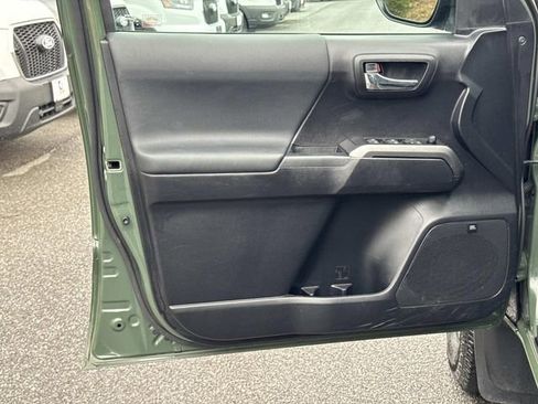 Used 2021 Toyota Tacoma TRD Off-Road image 10