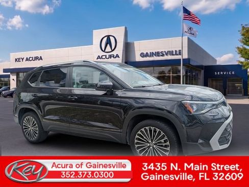 Used 2025 Volkswagen Taos SE FWD image 1