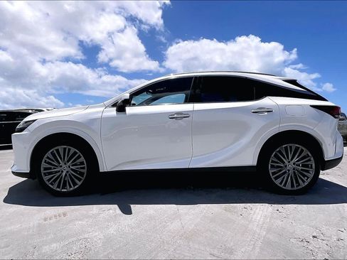 Used 2024 Lexus RX 450h AWD w/ Luxury Package image 3