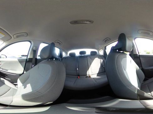 Used 2025 Kia K4 LXS image 41