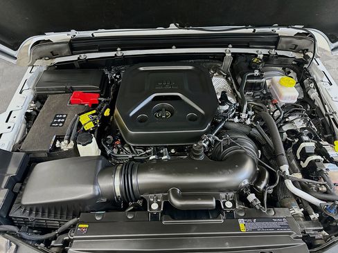 Used 2025 Jeep Wrangler Sahara image 33