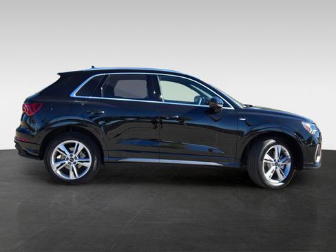 Used 2024 Audi Q3 2.0T Premium Plus w/ Premium Plus Package image 3