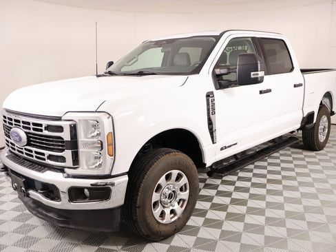 Used 2024 Ford F250 XLT w/ FX4 Off-Road Package image 9