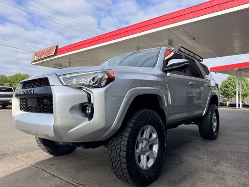 Used 2022 Toyota 4Runner SR5 Premium AWD/4WD image 15