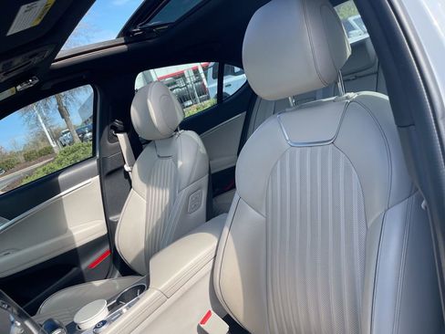 Used 2022 Genesis G70 2.0T w/ Prestige Package image 9