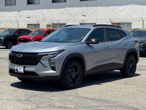 New 2026 Chevrolet Trax LT w/ Midnight Edition FWD image 3