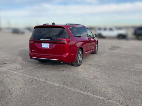 New 2026 Chrysler Pacifica Pinnacle image 11