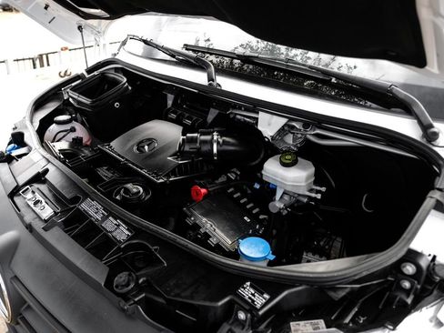 Used 2024 Mercedes-Benz Sprinter 2500 image 40