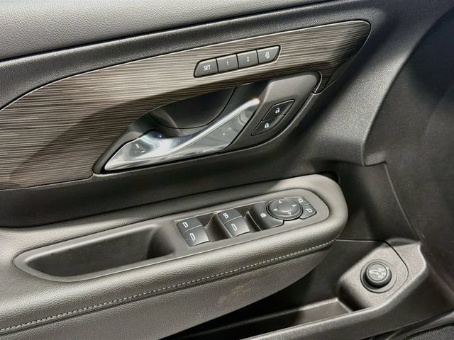 Used 2024 GMC Terrain SLT FWD image 16