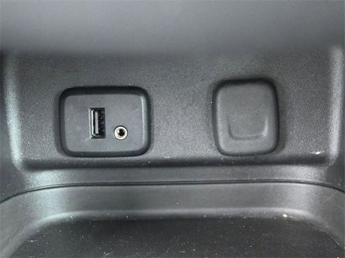 Used 2018 Chevrolet Equinox LT image 24