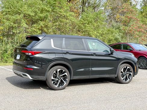 Used 2024 Mitsubishi Outlander AWD image 6
