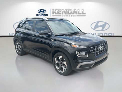 Used 2022 Hyundai Venue SEL FWD image 1