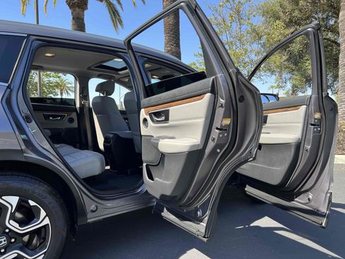 Used 2018 Honda CR-V Touring image 37
