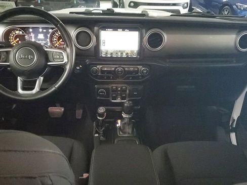 Used 2018 Jeep Wrangler Unlimited Sahara image 11