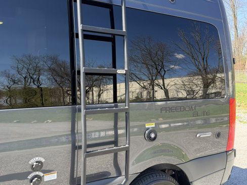 Used 2022 Mercedes-Benz Sprinter 2500 image 24