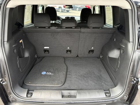 Used 2023 Jeep Renegade Latitude AWD/4WD image 19