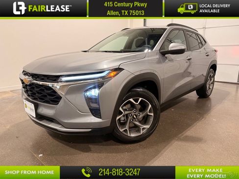 Used 2025 Chevrolet Trax LT FWD image 1