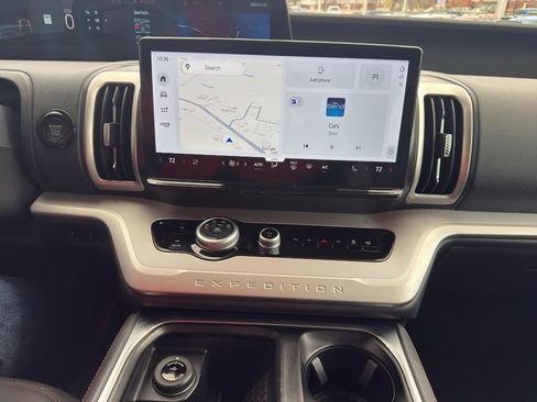 Used 2025 Ford Expedition Active image 18