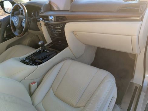 Used 2016 Lexus LX 570 4WD image 22