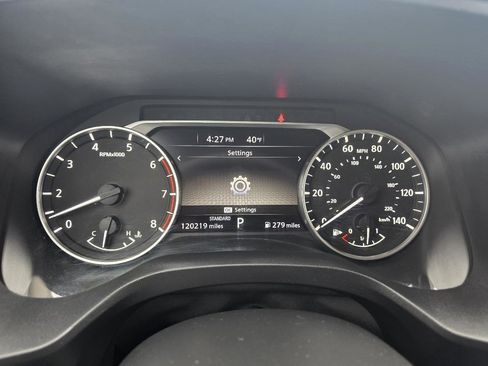 Used 2021 Nissan Rogue SV image 9