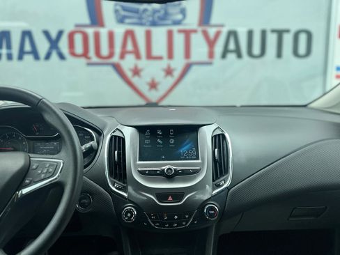 Used 2018 Chevrolet Cruze LT w/ Convenience Package FWD image 40