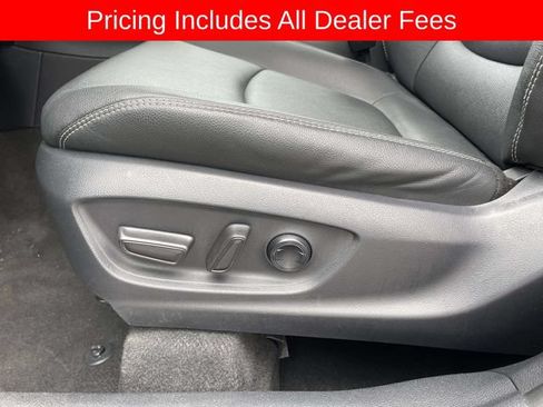 Used 2025 Toyota Corolla Cross XLE AWD/4WD image 21