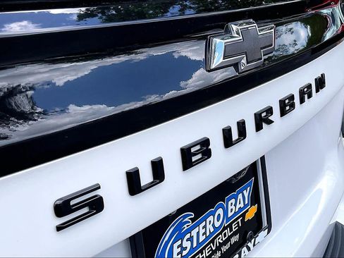 Certified 2025 Chevrolet Suburban Z71 w/ Comfort Package AWD/4WD image 9