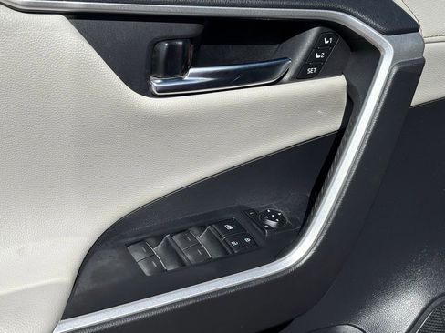 Used 2022 Toyota RAV4 Limited image 30