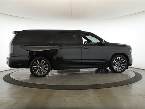 Used 2025 Cadillac Escalade ESV Sport image 6