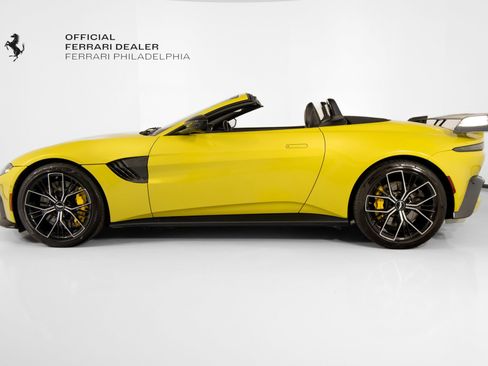 Used 2021 Aston Martin V8 Vantage Roadster image 5