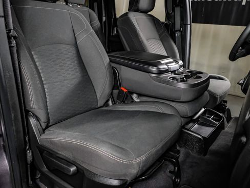 Used 2025 RAM 2500 Big Horn AWD/4WD image 30