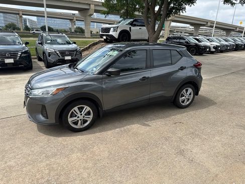 Used 2021 Nissan Kicks S FWD image 2