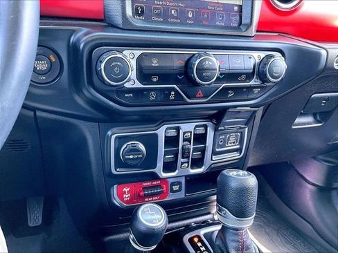 Used 2018 Jeep Wrangler Unlimited Rubicon w/ Dual Top Group AWD/4WD image 26