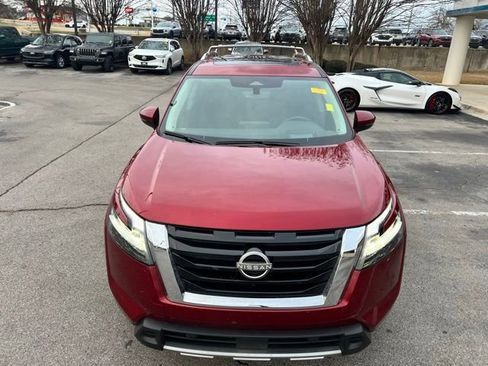 Used 2024 Nissan Pathfinder Platinum image 10