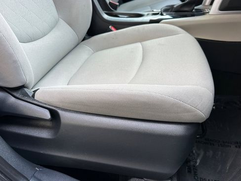 Used 2022 Toyota Corolla Cross LE image 23