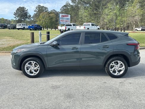Used 2025 Chevrolet Trax LS w/ LS Convenience Package FWD image 8
