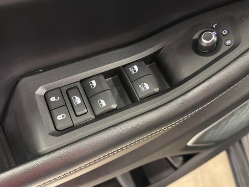 Used 2022 Jeep Grand Cherokee Limited w/ Luxury Tech Group II AWD/4WD image 23
